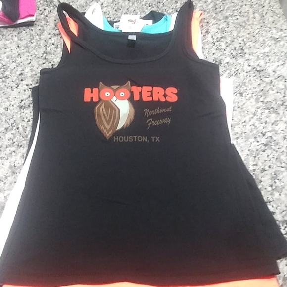 Hooters Tops - Hooters 3pk Tank Tops